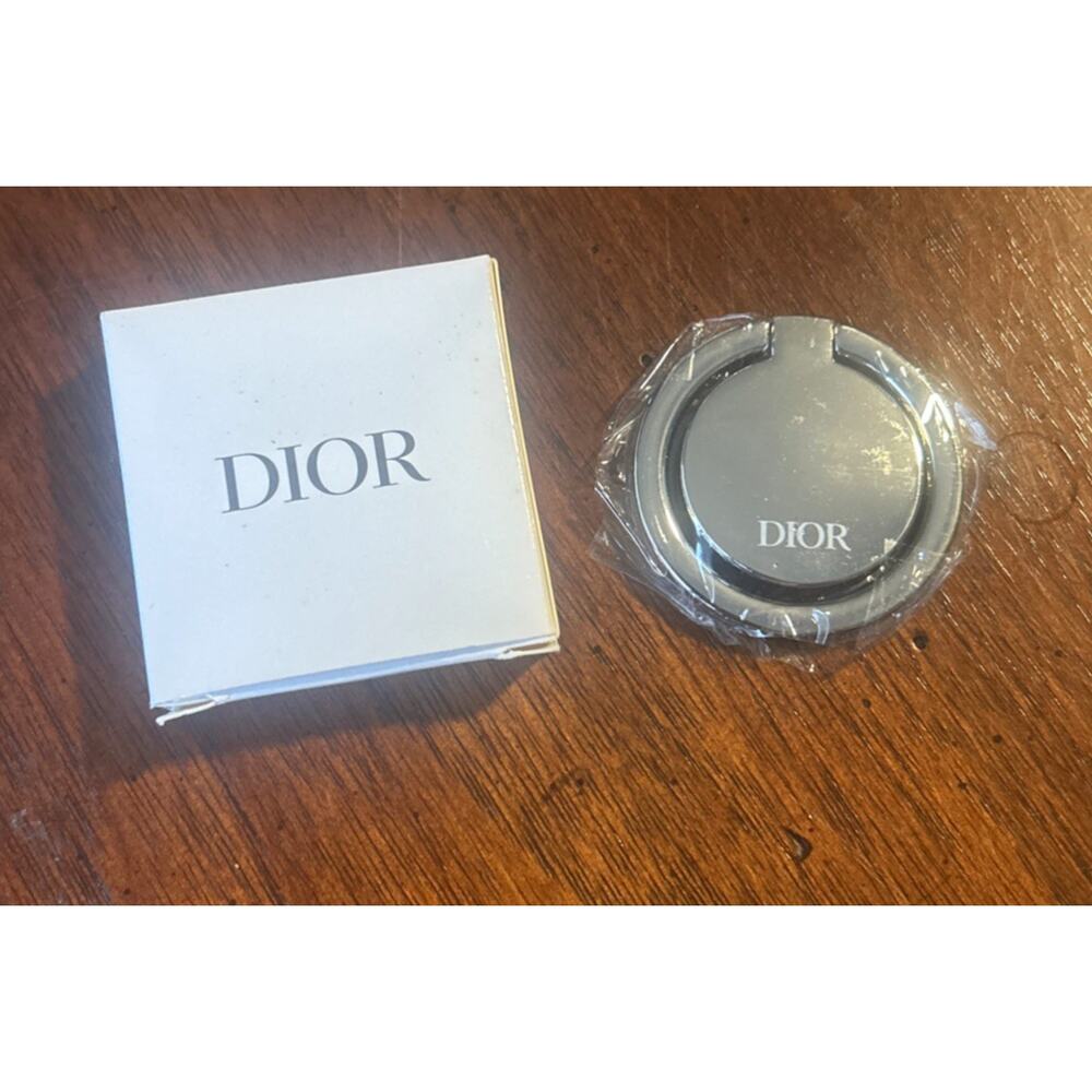 New In Box Dior Smartphone Ring Holder Silvertone Circle 1.5"